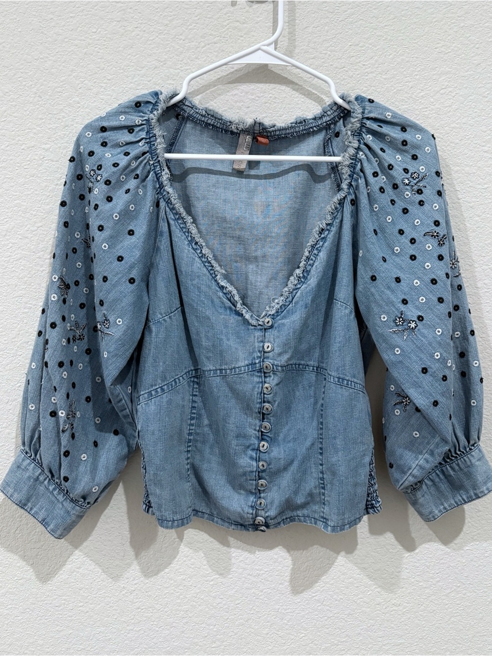 Anthropologie Pilcro Embroidered Chambray Denim Blouse XS Boho Frayed Festival - Picture 4 of 10